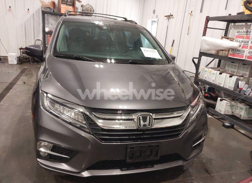 Photo 12 of 2018 Honda Odyssey TOURING (VIN 5FNRL6H84JB041309)