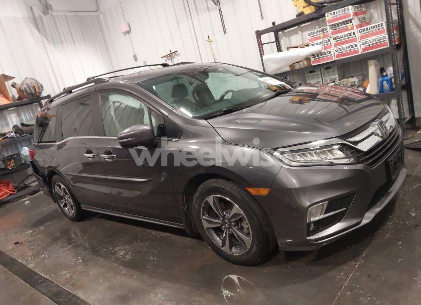 Photo 13 of 2018 Honda Odyssey TOURING (VIN 5FNRL6H84JB041309)