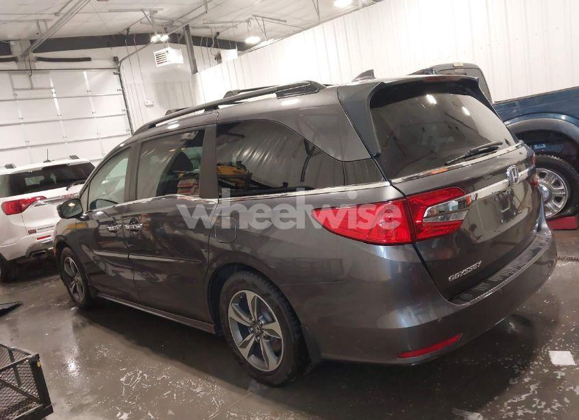 Photo 14 of 2018 Honda Odyssey TOURING (VIN 5FNRL6H84JB041309)