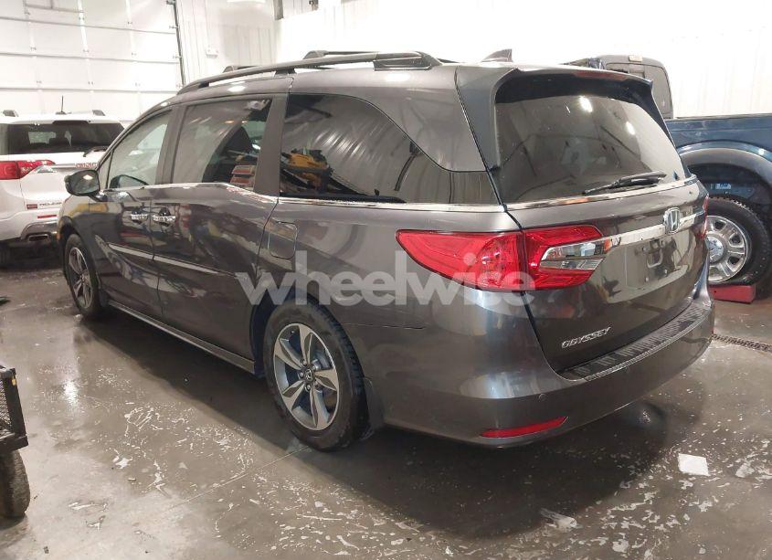 Photo 3 of 2018 Honda Odyssey TOURING (VIN 5FNRL6H84JB041309)