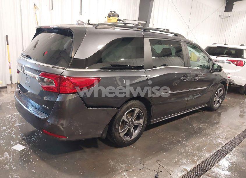 Photo 4 of 2018 Honda Odyssey TOURING (VIN 5FNRL6H84JB041309)