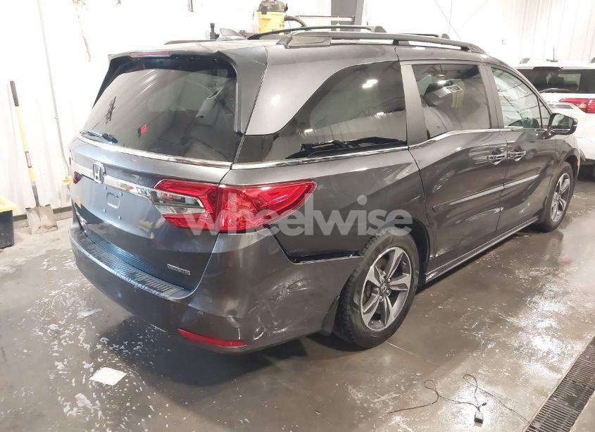 Photo 6 of 2018 Honda Odyssey TOURING (VIN 5FNRL6H84JB041309)