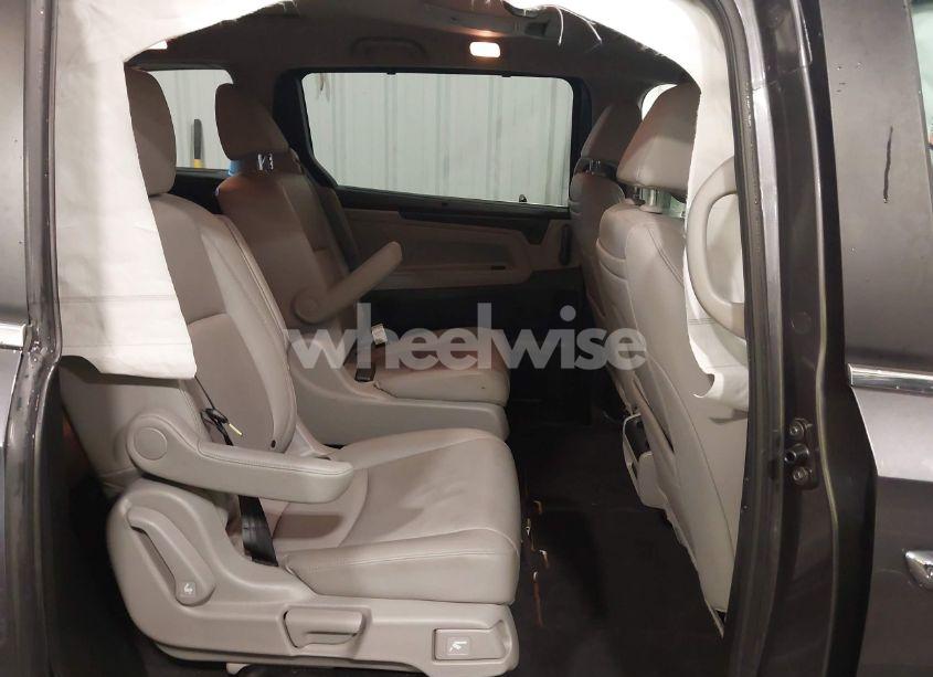 Photo 8 of 2018 Honda Odyssey TOURING (VIN 5FNRL6H84JB041309)