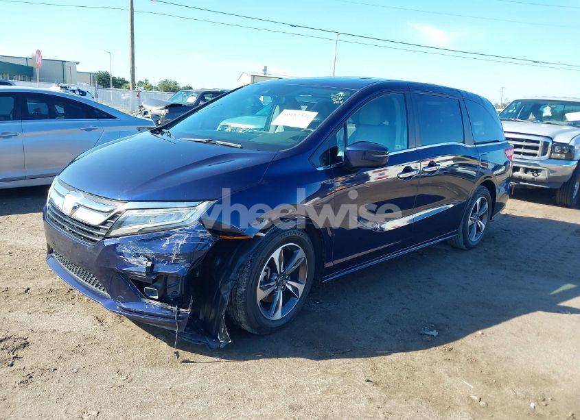 Photo 2 of 2019 Honda Odyssey TOURING (VIN 5FNRL6H84KB069984)