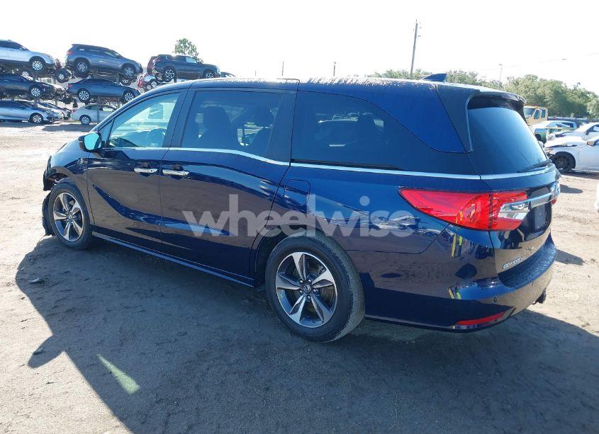 Photo 3 of 2019 Honda Odyssey TOURING (VIN 5FNRL6H84KB069984)