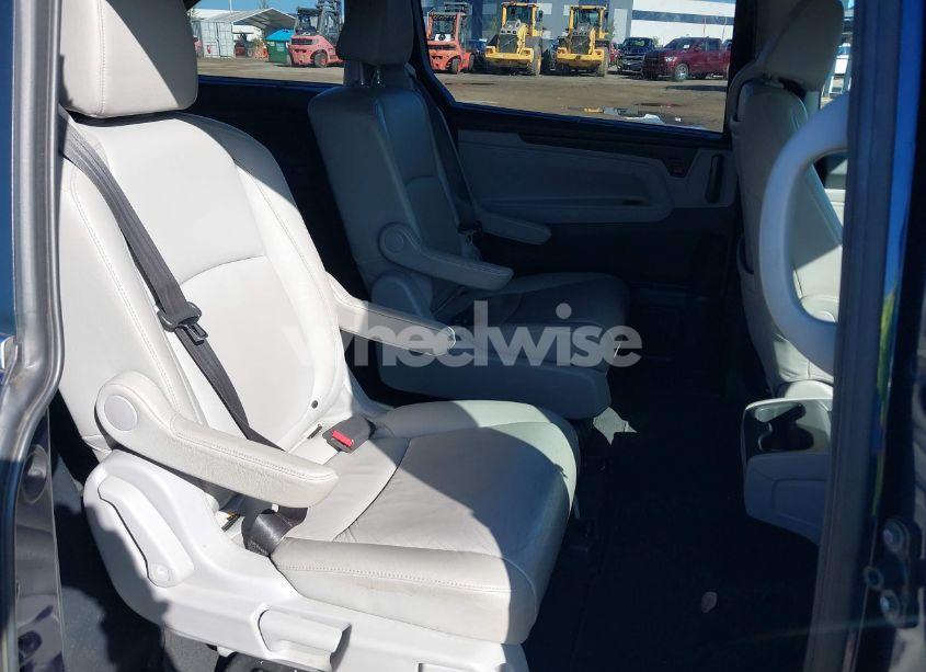 Photo 8 of 2019 Honda Odyssey TOURING (VIN 5FNRL6H84KB069984)