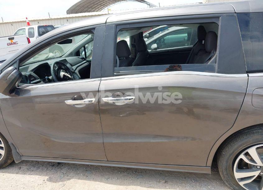 Photo 14 of 2022 Honda Odyssey TOURING (VIN 5FNRL6H85NB052132)