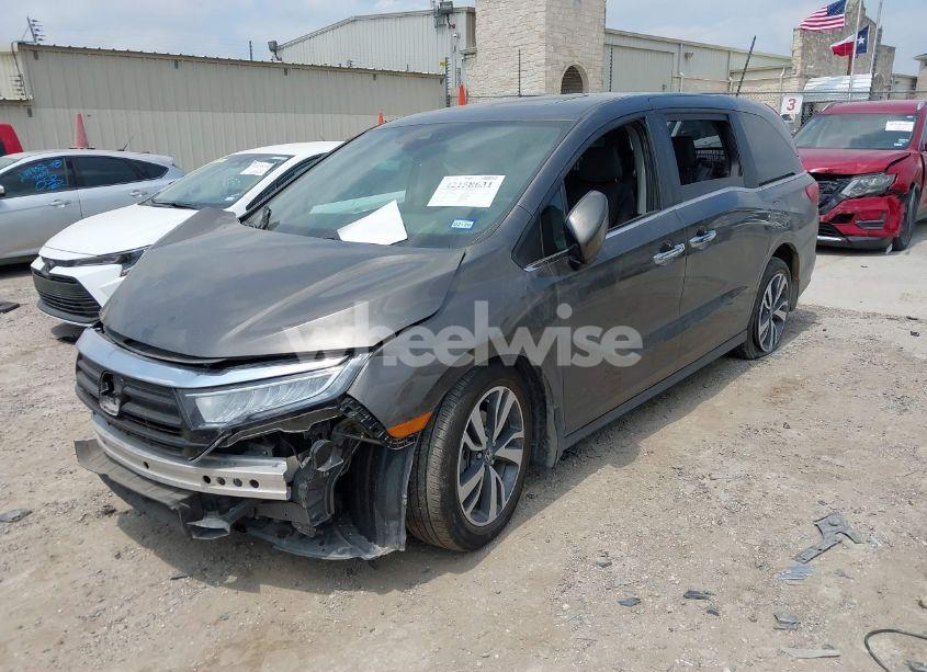 Photo 2 of 2022 Honda Odyssey TOURING (VIN 5FNRL6H85NB052132)