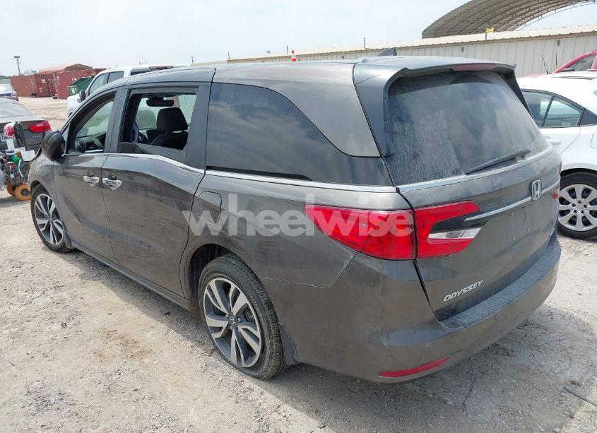 Photo 3 of 2022 Honda Odyssey TOURING (VIN 5FNRL6H85NB052132)