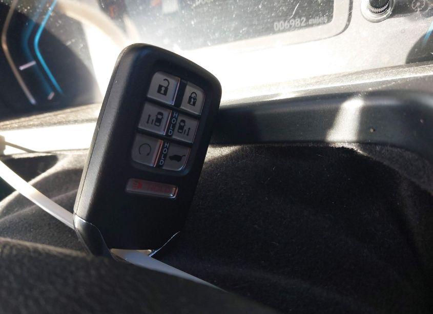 Photo 11 of 2024 Honda Odyssey TOURING (VIN 5FNRL6H85RB018746)