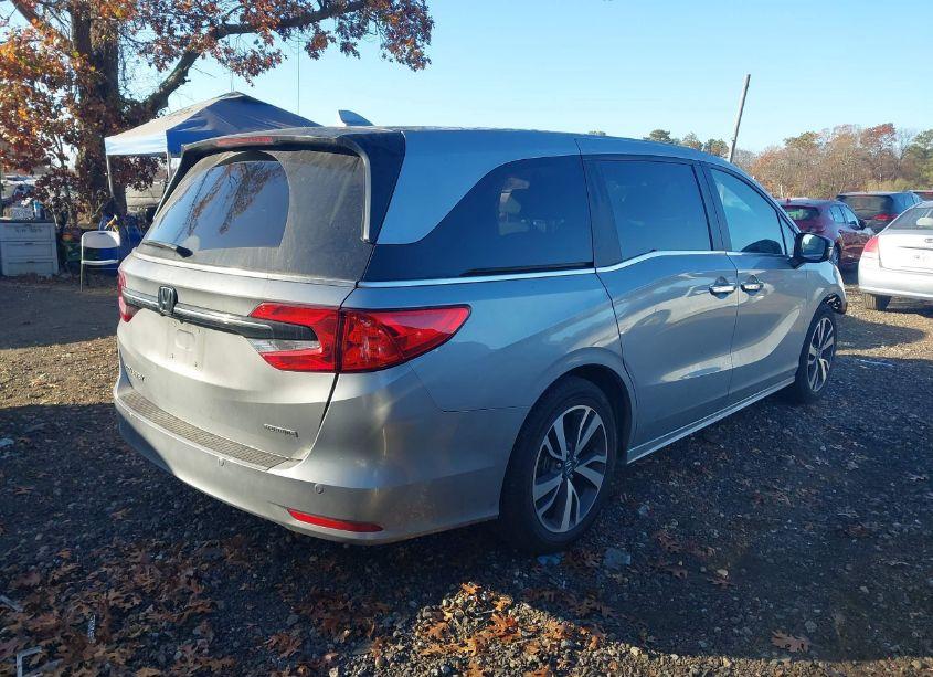 Photo 4 of 2024 Honda Odyssey TOURING (VIN 5FNRL6H85RB018746)