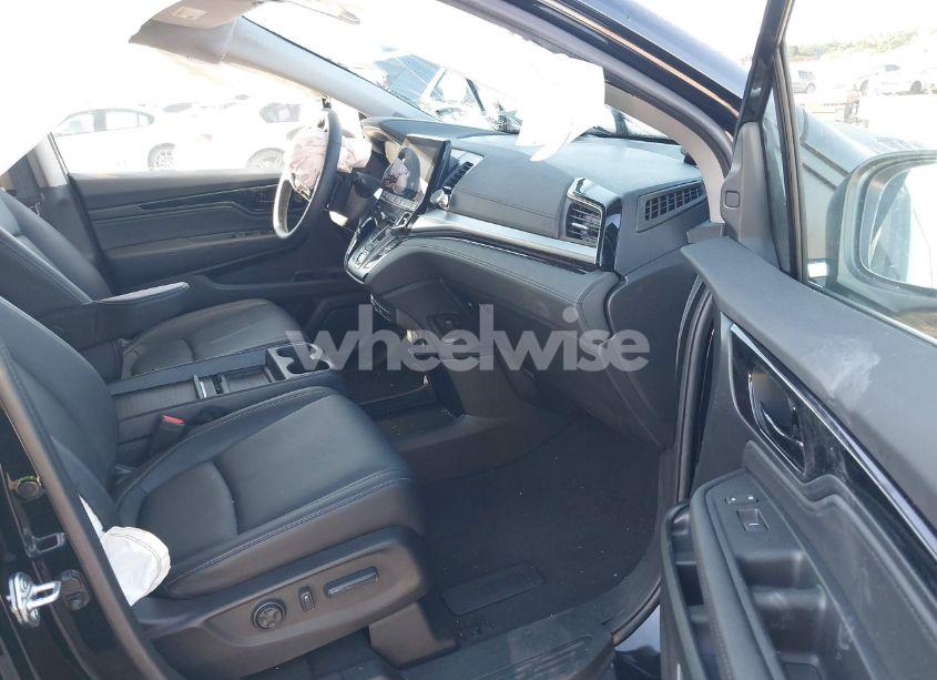 Photo 5 of 2024 Honda Odyssey TOURING (VIN 5FNRL6H85RB060091)