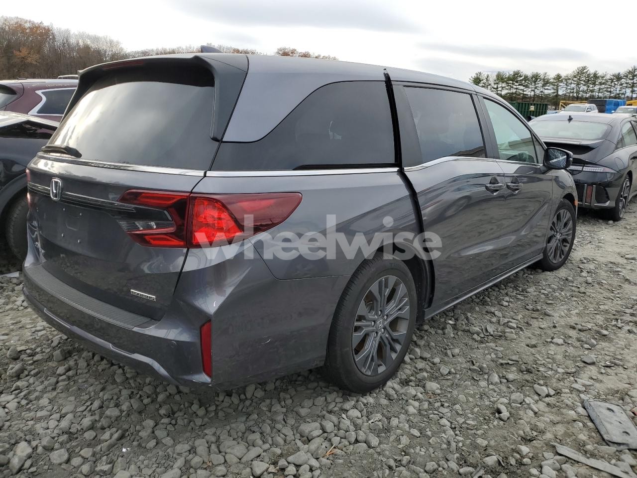 Photo 3 of 2025 HONDA ODYSSEY TOURING (VIN 5FNRL6H85SB014394)