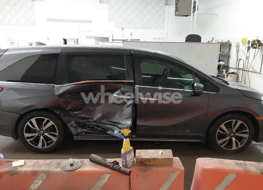 Photo 13 of 2021 Honda Odyssey TOURING (VIN 5FNRL6H86MB026038)