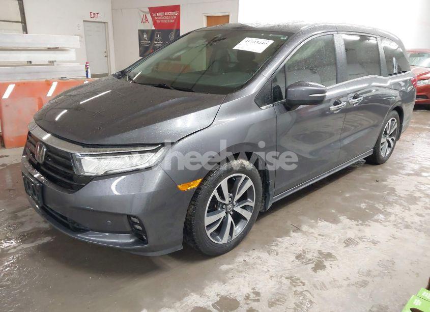 Photo 2 of 2021 Honda Odyssey TOURING (VIN 5FNRL6H86MB026038)