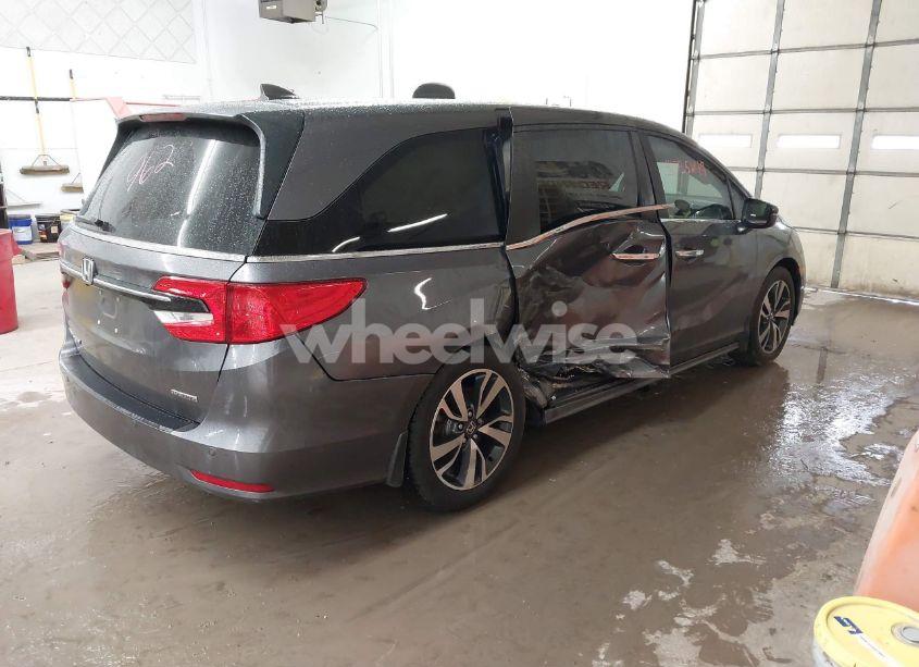 Photo 4 of 2021 Honda Odyssey TOURING (VIN 5FNRL6H86MB026038)