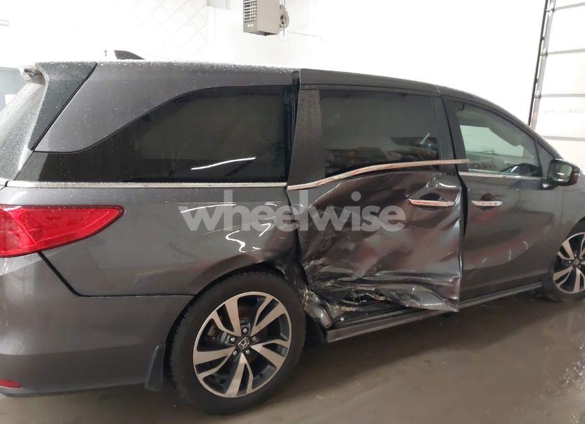 Photo 6 of 2021 Honda Odyssey TOURING (VIN 5FNRL6H86MB026038)