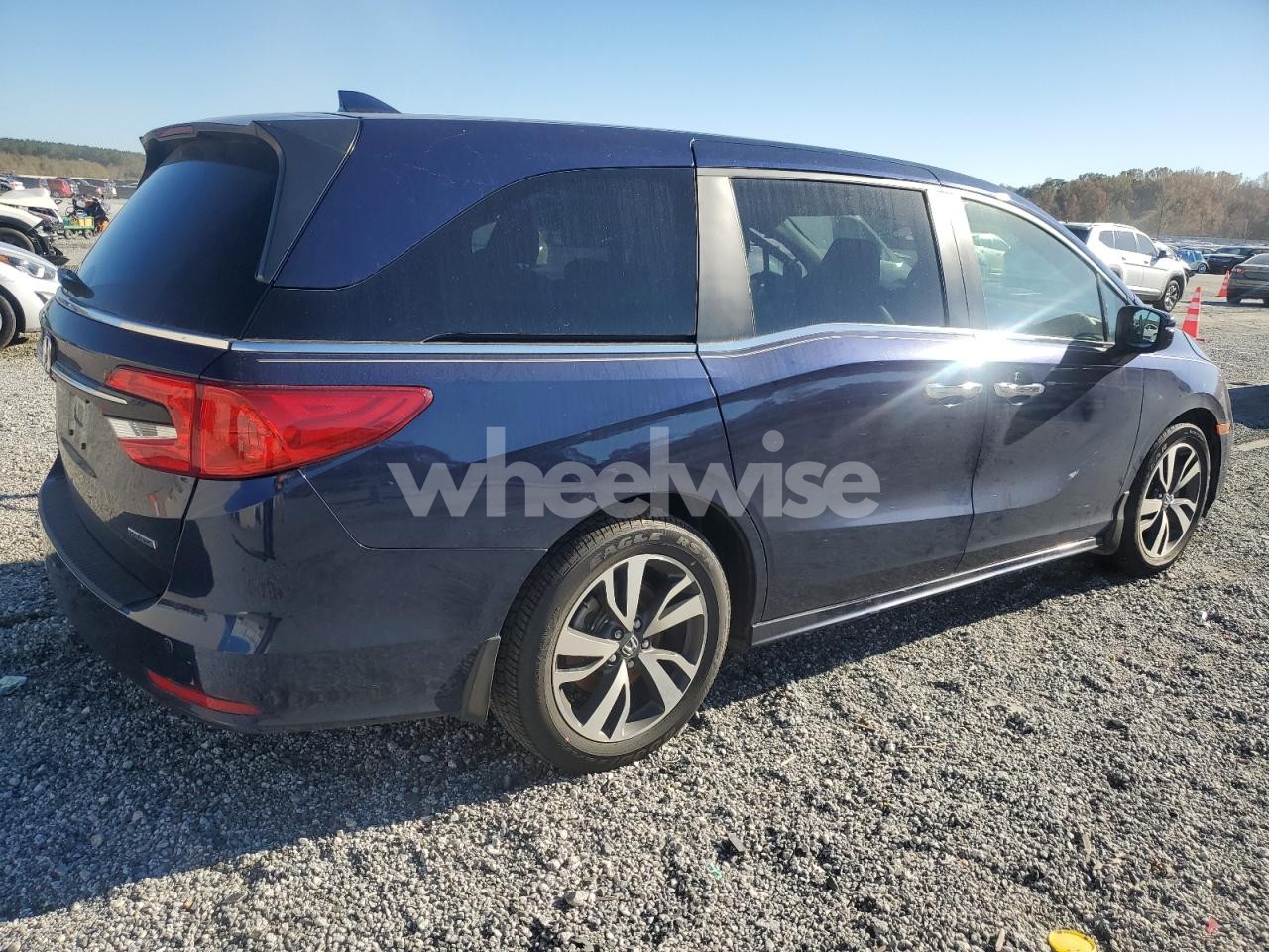 Photo 3 of 2021 HONDA ODYSSEY TOURING (VIN 5FNRL6H86MB028534)
