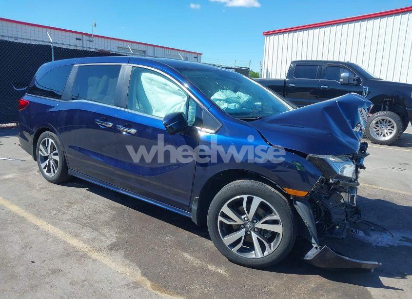 2022 Honda Odyssey TOURING (VIN 5FNRL6H86NB013615) main photo