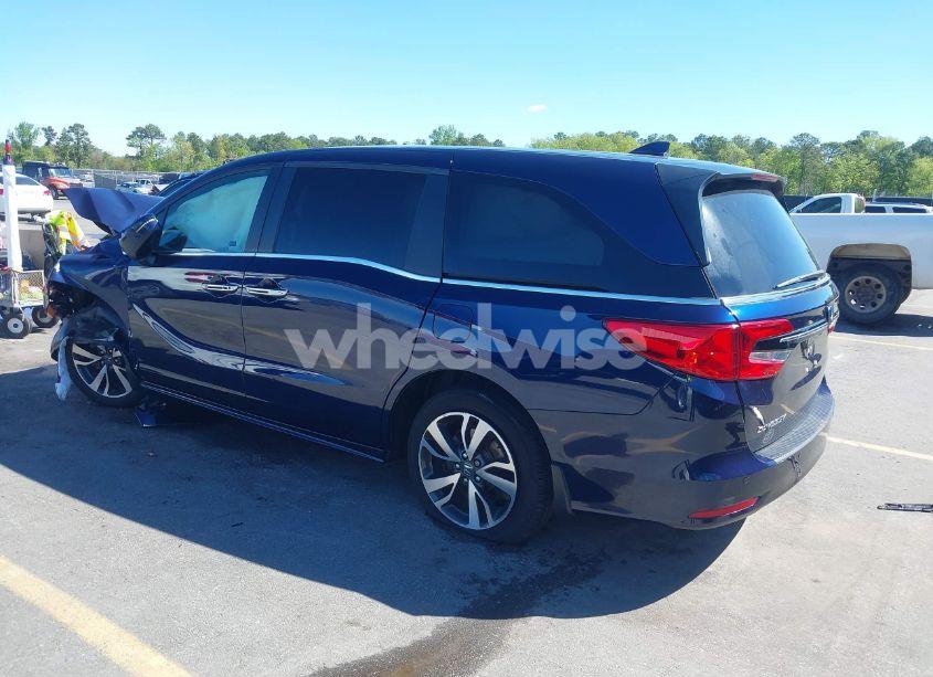 Photo 3 of 2022 Honda Odyssey TOURING (VIN 5FNRL6H86NB013615)