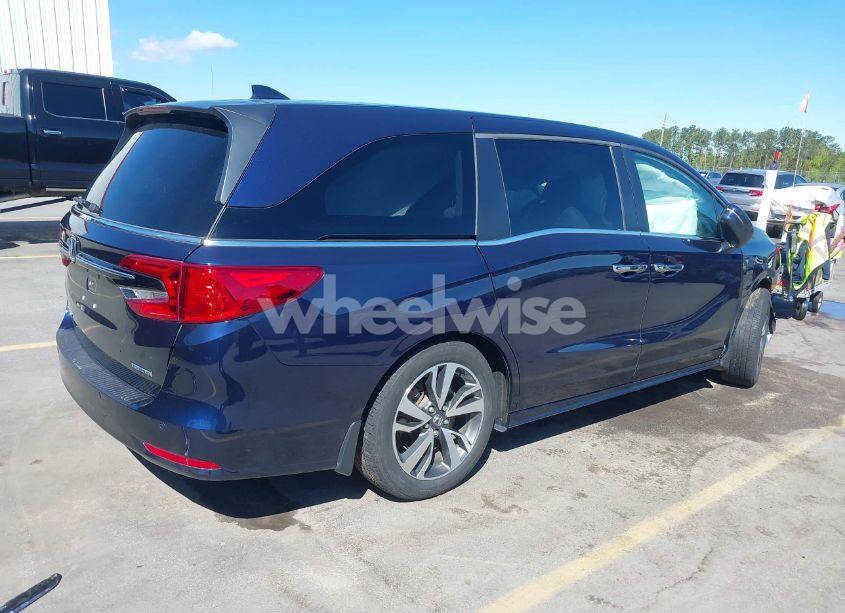 Photo 4 of 2022 Honda Odyssey TOURING (VIN 5FNRL6H86NB013615)