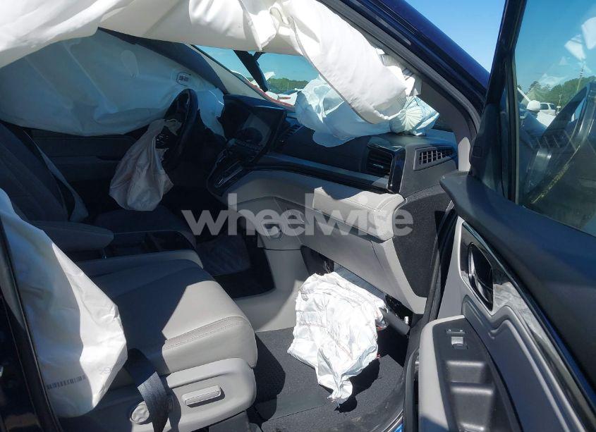 Photo 5 of 2022 Honda Odyssey TOURING (VIN 5FNRL6H86NB013615)