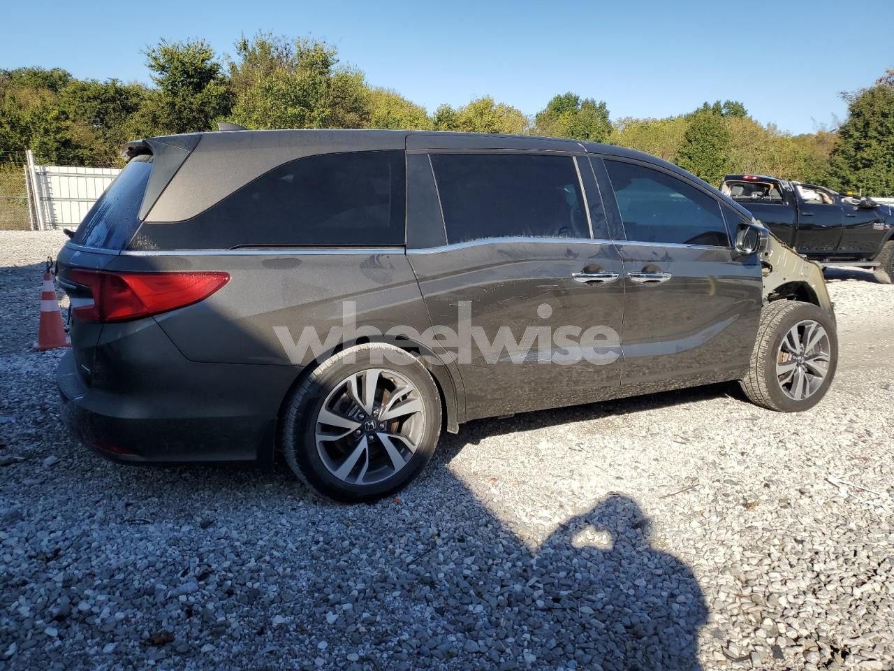 Photo 3 of 2023 HONDA ODYSSEY TOURING (VIN 5FNRL6H86PB007431)