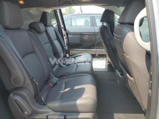 Photo 4 of 2024 HONDA ODYSSEY TOURING (VIN 5FNRL6H86RB014883)
