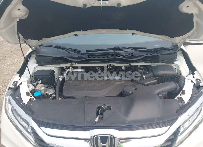 Photo 10 of 2018 Honda Odyssey TOURING (VIN 5FNRL6H87JB005100)
