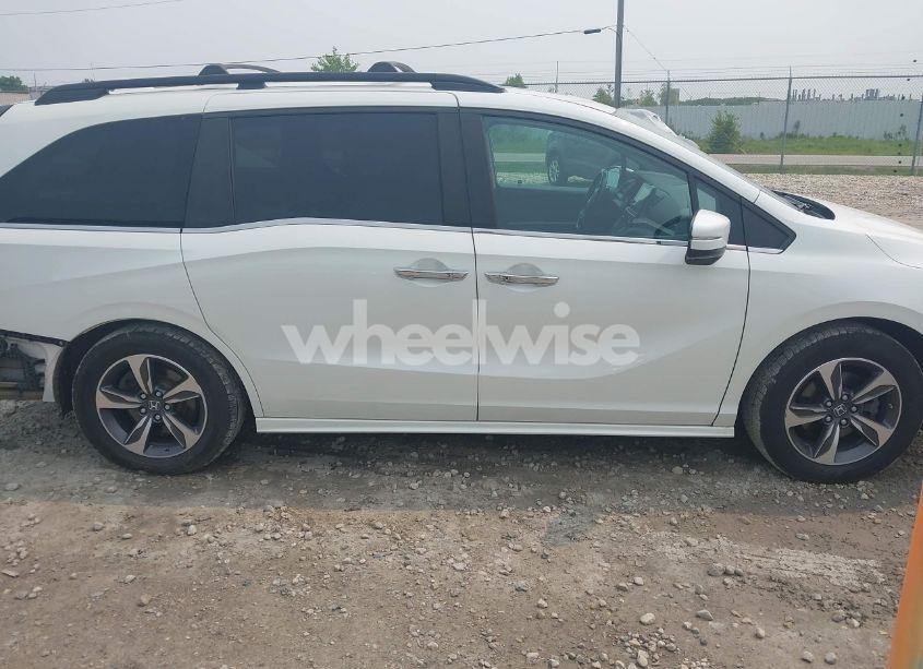 Photo 13 of 2018 Honda Odyssey TOURING (VIN 5FNRL6H87JB005100)