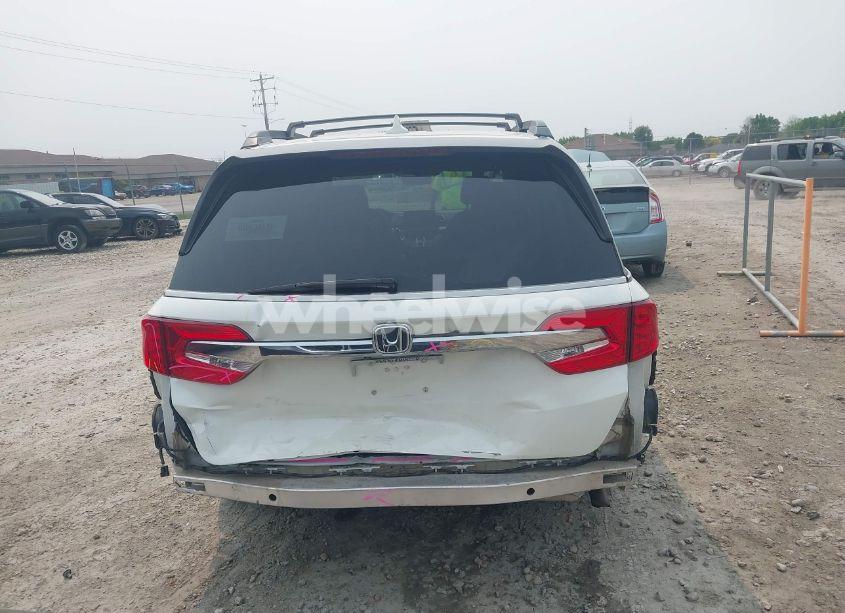 Photo 16 of 2018 Honda Odyssey TOURING (VIN 5FNRL6H87JB005100)