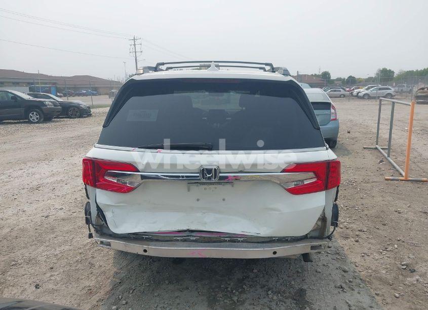 Photo 6 of 2018 Honda Odyssey TOURING (VIN 5FNRL6H87JB005100)