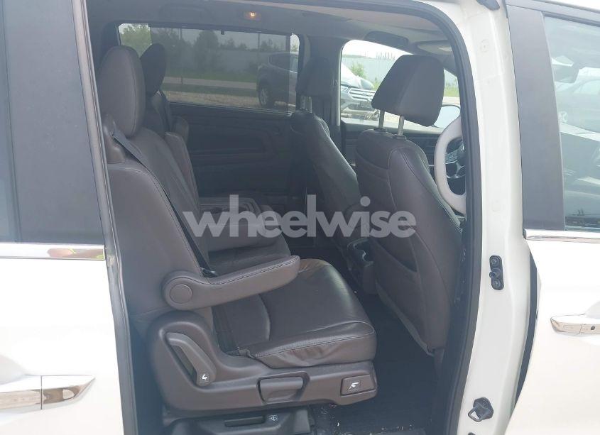 Photo 8 of 2018 Honda Odyssey TOURING (VIN 5FNRL6H87JB005100)