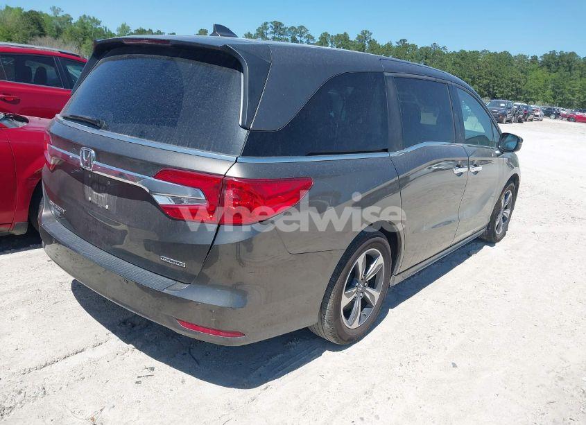 Photo 4 of 2020 Honda Odyssey TOURING (VIN 5FNRL6H87LB002202)