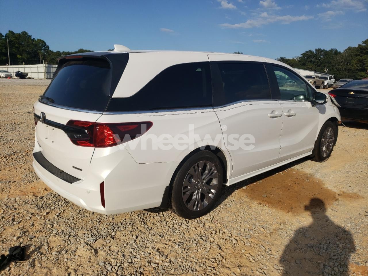 Photo 3 of 2025 HONDA ODYSSEY TOURING (VIN 5FNRL6H87SB050927)