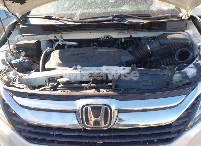 Photo 10 of 2018 Honda Odyssey TOURING (VIN 5FNRL6H88JB028093)