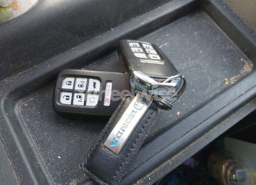 Photo 11 of 2018 Honda Odyssey TOURING (VIN 5FNRL6H88JB028093)