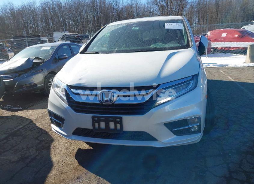 Photo 12 of 2018 Honda Odyssey TOURING (VIN 5FNRL6H88JB028093)