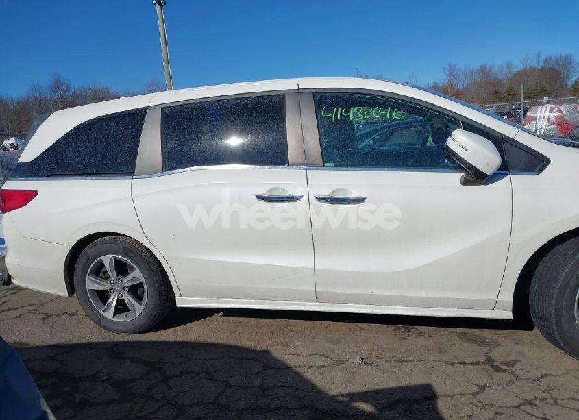 Photo 13 of 2018 Honda Odyssey TOURING (VIN 5FNRL6H88JB028093)