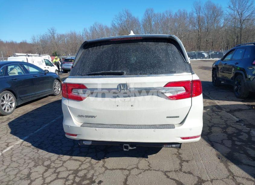 Photo 16 of 2018 Honda Odyssey TOURING (VIN 5FNRL6H88JB028093)