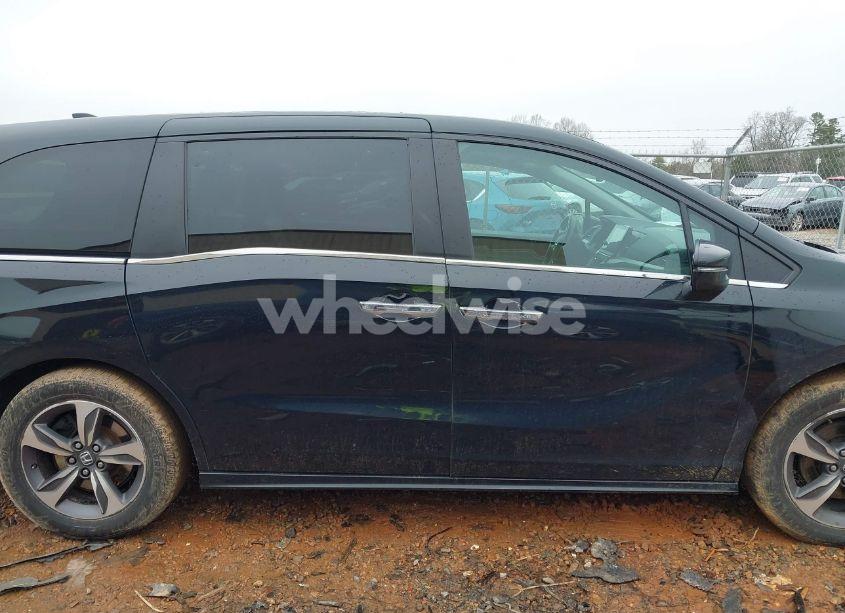 Photo 14 of 2018 Honda Odyssey TOURING (VIN 5FNRL6H88JB034377)