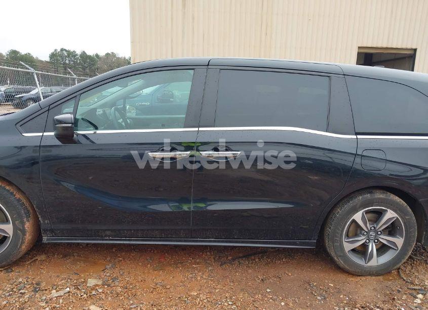 Photo 15 of 2018 Honda Odyssey TOURING (VIN 5FNRL6H88JB034377)