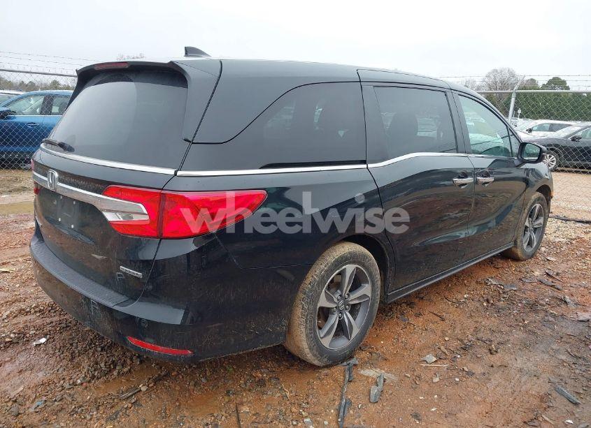 Photo 4 of 2018 Honda Odyssey TOURING (VIN 5FNRL6H88JB034377)