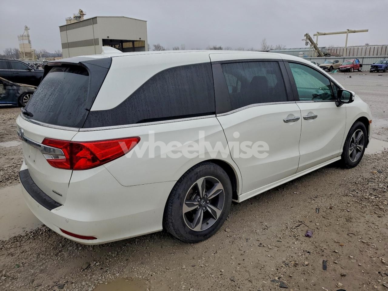 Photo 3 of 2018 HONDA ODYSSEY TOURING (VIN 5FNRL6H88JB053124)