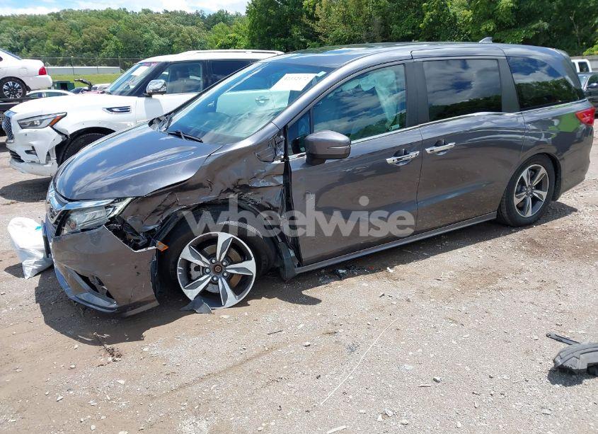 Photo 2 of 2020 Honda Odyssey TOURING (VIN 5FNRL6H88LB006307)