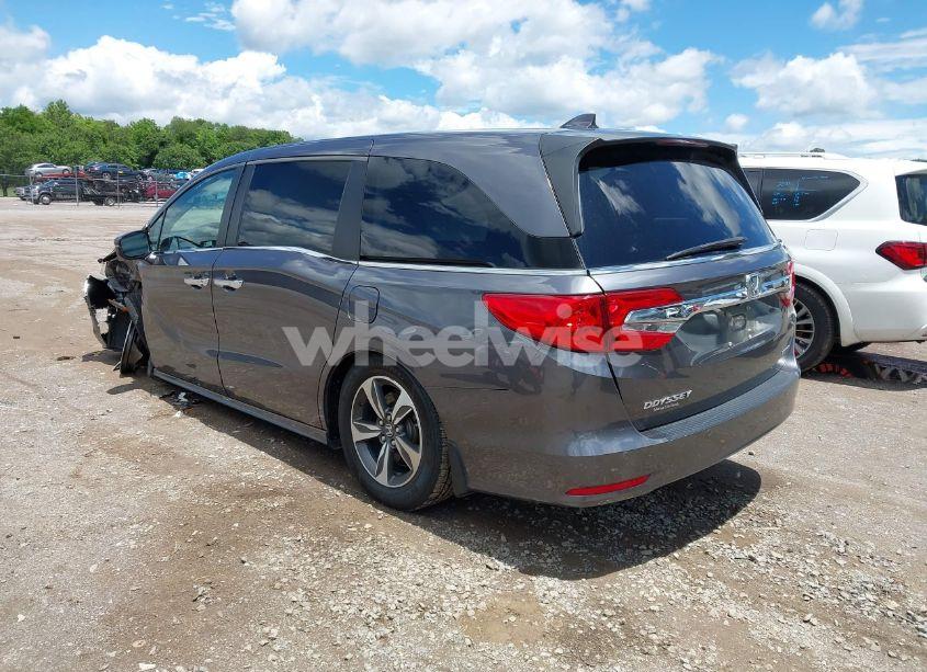 Photo 3 of 2020 Honda Odyssey TOURING (VIN 5FNRL6H88LB006307)