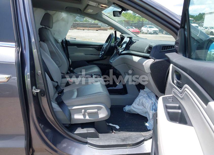 Photo 5 of 2020 Honda Odyssey TOURING (VIN 5FNRL6H88LB006307)