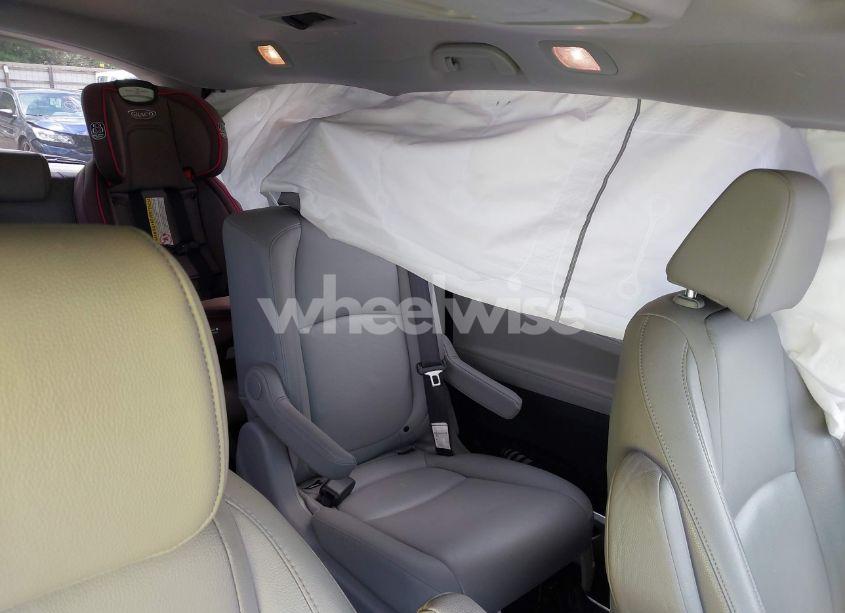 Photo 8 of 2020 Honda Odyssey TOURING (VIN 5FNRL6H88LB006307)