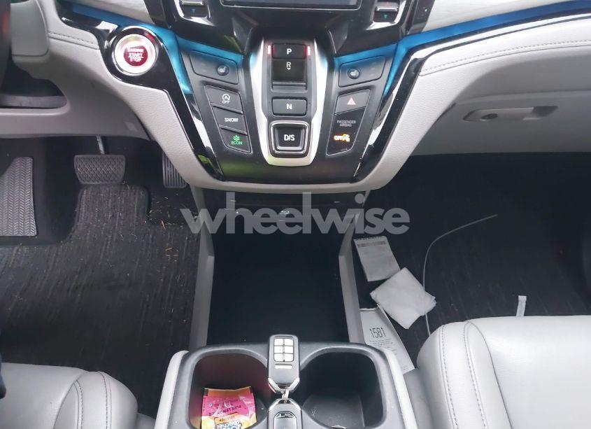 Photo 11 of 2021 Honda Odyssey TOURING (VIN 5FNRL6H88MB000217)