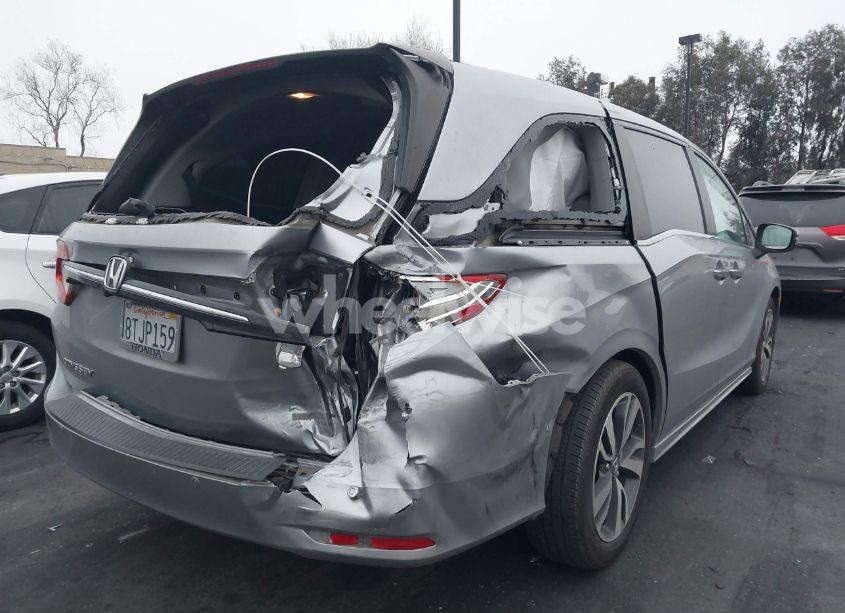 Photo 4 of 2021 Honda Odyssey TOURING (VIN 5FNRL6H88MB000217)